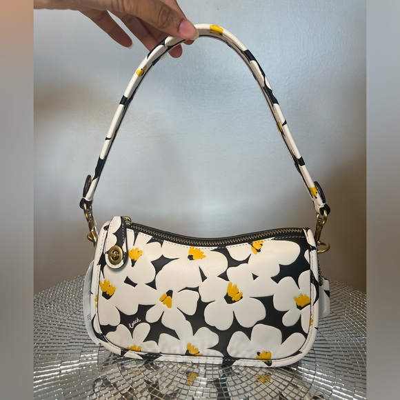 ❌SOLD❌COACH | Swinger Bag 20 Turnlock With Floral Print NWT - Picture 6 of 7